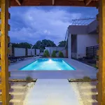 Stylish & Luxury Villa With Pool, Biliard, Extra Pool Heating Available - Wiibuk * Pula