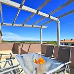 Villa Stylish & Luxury Villa With Pool, Biliard, Extra Pool Heating Available - Wiibuk Pula