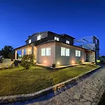 Stylish & Luxury Villa With Pool, Biliard, Extra Pool Heating Available - Wiibuk Villa