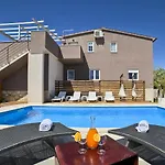 Stylish & Luxury Villa With Pool, Biliard, Extra Pool Heating Available - Wiibuk * Pula
