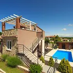 Stylish & Luxury Villa With Pool, Biliard, Extra Pool Heating Available - Wiibuk * Pula