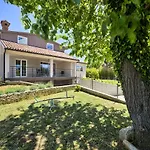 Villa Stylish & Luxury Villa With Pool, Biliard, Extra Pool Heating Available - Wiibuk *