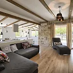 Villa Stylish & Luxury Villa With Pool, Biliard, Extra Pool Heating Available - Wiibuk *