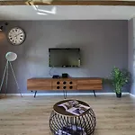 Stylish & Luxury Villa With Pool, Biliard, Extra Pool Heating Available - Wiibuk *