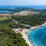 Stylish & Luxury Villa With Pool, Biliard, Extra Pool Heating Available - Wiibuk Villa