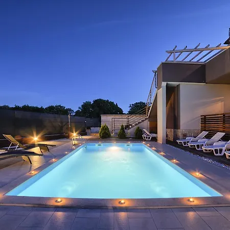 Stylish & Luxury With Pool, Biliard, Extra Pool Heating Available - Wiibuk Villa *