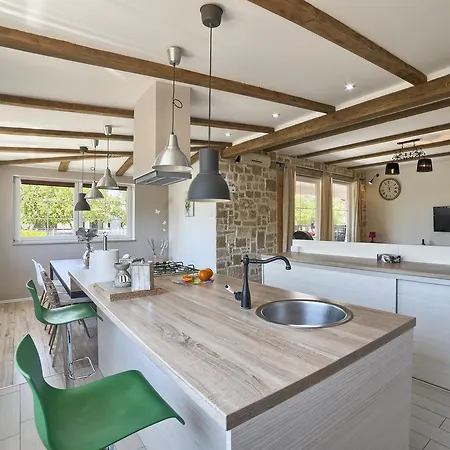 Villa Stylish & Luxury With Pool, Biliard, Extra Pool Heating Available - Wiibuk *