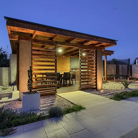 Stylish & Luxury Villa With Pool, Biliard, Extra Pool Heating Available - Wiibuk