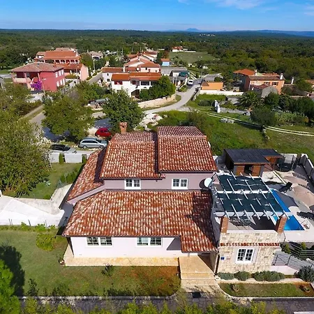 Stylish & Luxury Villa With Pool, Biliard, Extra Pool Heating Available - Wiibuk Villa Pula