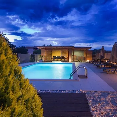 Stylish & Luxury With Pool, Biliard, Extra Pool Heating Available - Wiibuk