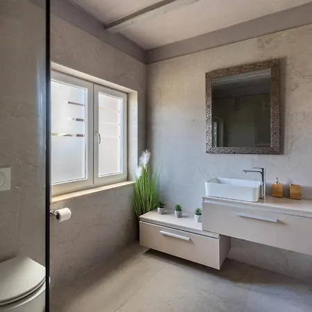 Stylish & Luxury With Pool, Biliard, Extra Pool Heating Available - Wiibuk Pula