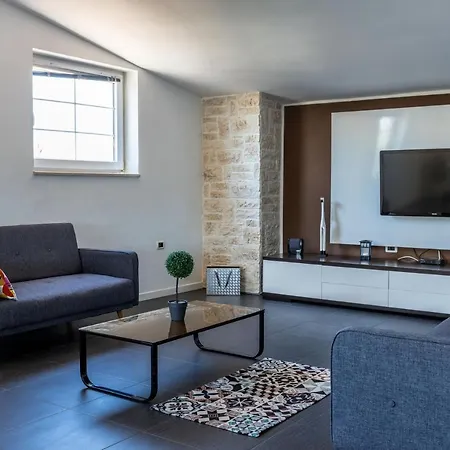 Stylish & Luxury With Pool, Biliard, Extra Pool Heating Available - Wiibuk *