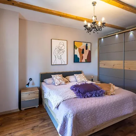 Villa Stylish & Luxury Villa With Pool, Biliard, Extra Pool Heating Available - Wiibuk Pula
