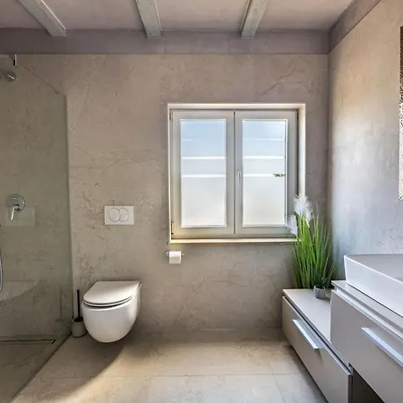 Stylish & Luxury Villa With Pool, Biliard, Extra Pool Heating Available - Wiibuk Pula