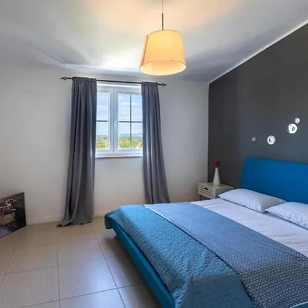Stylish & Luxury Villa With Pool, Biliard, Extra Pool Heating Available - Wiibuk