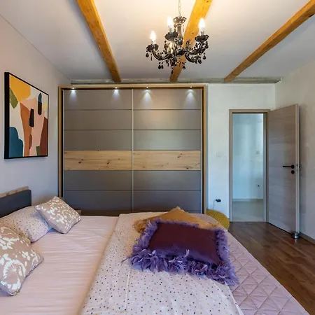 Stylish & Luxury Villa With Pool, Biliard, Extra Pool Heating Available - Wiibuk *