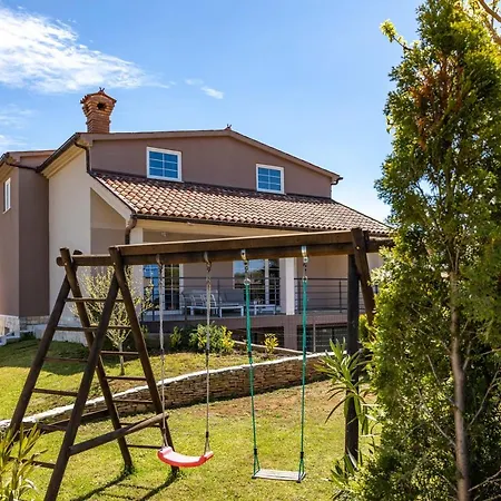 Stylish & Luxury Villa With Pool, Biliard, Extra Pool Heating Available - Wiibuk Pula