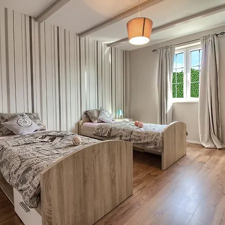 Stylish & Luxury Villa With Pool, Biliard, Extra Pool Heating Available - Wiibuk Villa