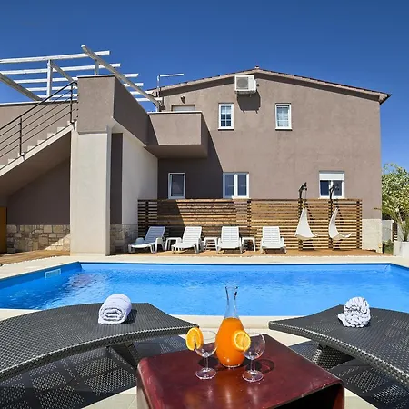 Stylish & Luxury Villa With Pool, Biliard, Extra Pool Heating Available - Wiibuk * Pula