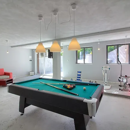 Stylish & Luxury With Pool, Biliard, Extra Pool Heating Available - Wiibuk * Pula