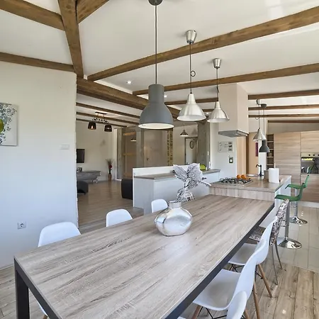 Stylish & Luxury Villa With Pool, Biliard, Extra Pool Heating Available - Wiibuk Villa
