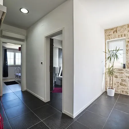 Stylish & Luxury Villa With Pool, Biliard, Extra Pool Heating Available - Wiibuk *