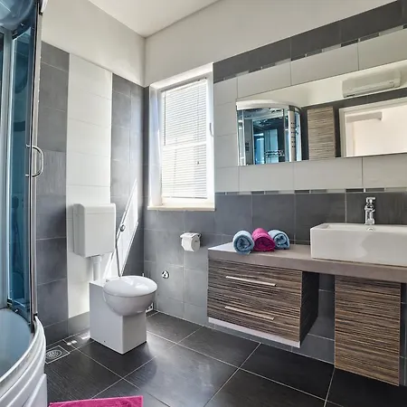 Stylish & Luxury Villa With Pool, Biliard, Extra Pool Heating Available - Wiibuk Villa *