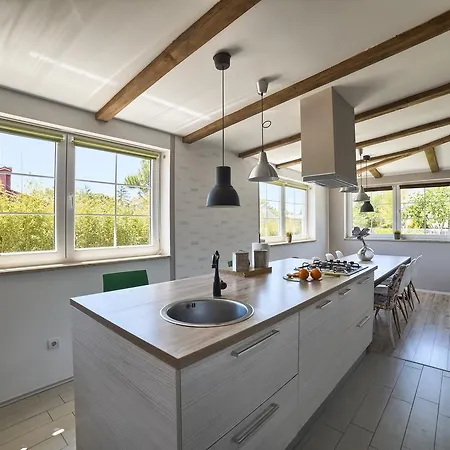 Stylish & Luxury Villa With Pool, Biliard, Extra Pool Heating Available - Wiibuk