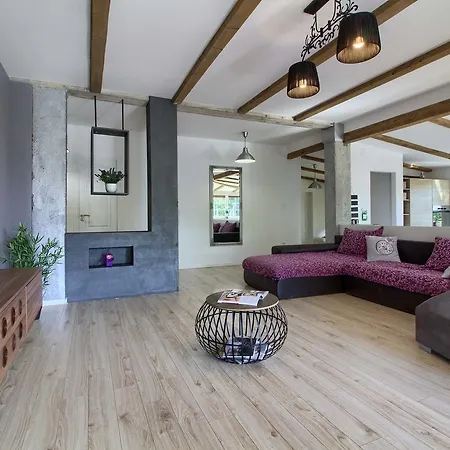 Stylish & Luxury With Pool, Biliard, Extra Pool Heating Available - Wiibuk * Pula