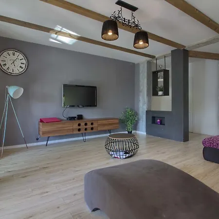 Villa Stylish & Luxury Villa With Pool, Biliard, Extra Pool Heating Available - Wiibuk *