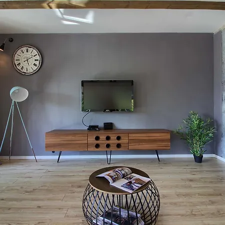 Stylish & Luxury Villa With Pool, Biliard, Extra Pool Heating Available - Wiibuk *