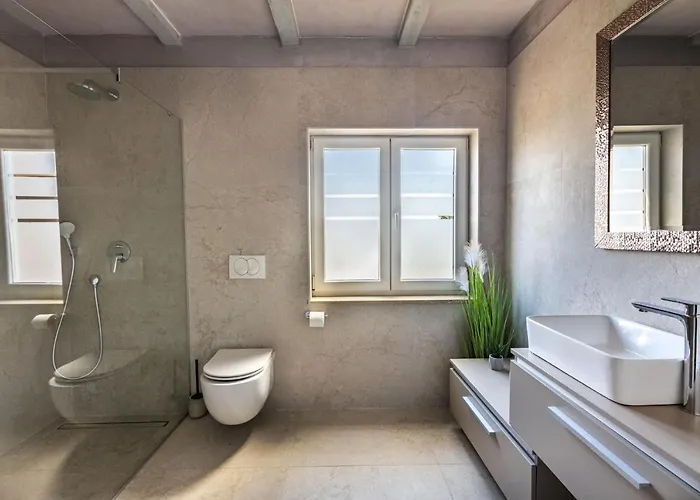 Stylish & Luxury With Pool, Biliard, Extra Pool Heating Available - Wiibuk Pula