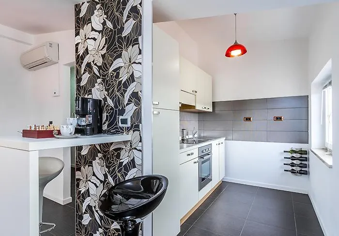 Villa Stylish & Luxury With Pool, Biliard, Extra Pool Heating Available - Wiibuk *