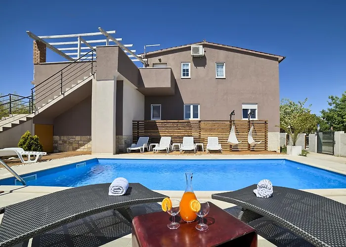 Stylish & Luxury With Pool, Biliard, Extra Pool Heating Available - Wiibuk * 普拉