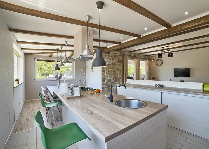 Villa Stylish & Luxury With Pool, Biliard, Extra Pool Heating Available - Wiibuk *