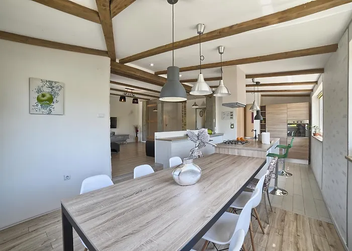 Stylish & Luxury With Pool, Biliard, Extra Pool Heating Available - Wiibuk Villa