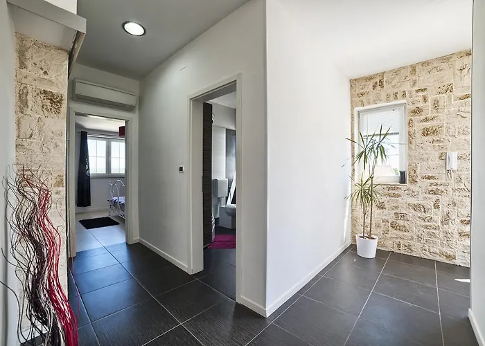 Stylish & Luxury With Pool, Biliard, Extra Pool Heating Available - Wiibuk *