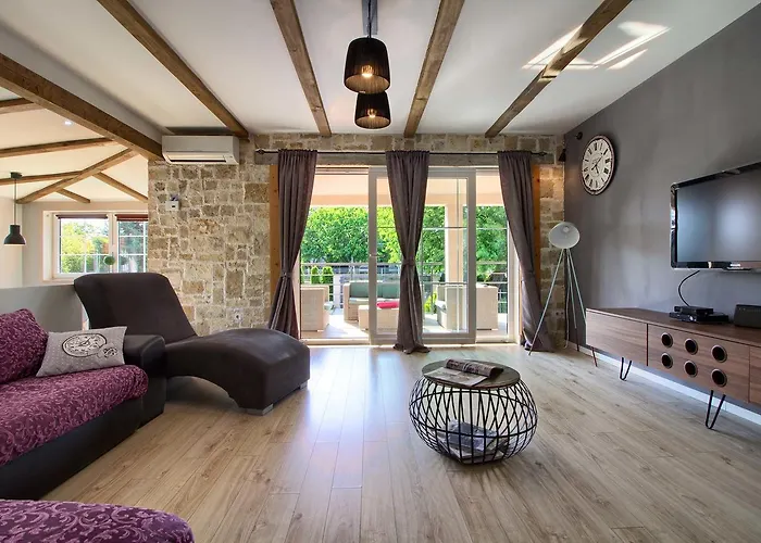 Stylish & Luxury With Pool, Biliard, Extra Pool Heating Available - Wiibuk Pula