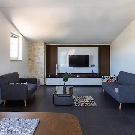 Stylish & Luxury With Pool, Biliard, Extra Pool Heating Available - Wiibuk Villa