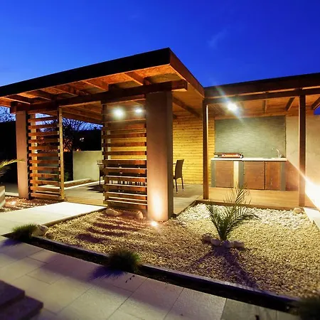 Villa Stylish & Luxury With Pool, Biliard, Extra Pool Heating Available - Wiibuk *