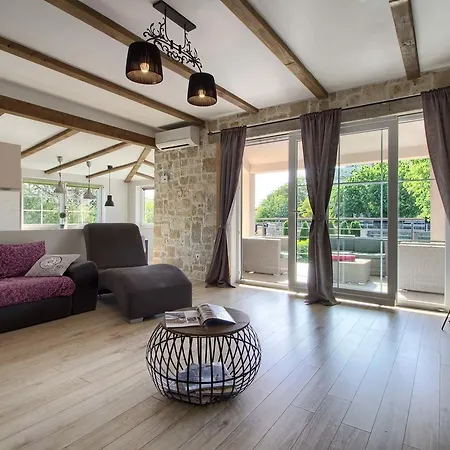 Stylish & Luxury With Pool, Biliard, Extra Pool Heating Available - Wiibuk Villa *