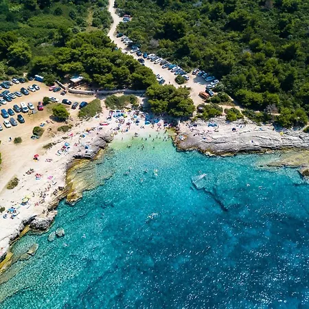 Villa Stylish & Luxury With Pool, Biliard, Extra Pool Heating Available - Wiibuk Pula