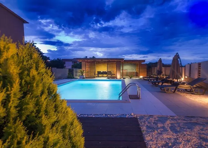 Stylish & Luxury Villa With Pool, Biliard, Extra Pool Heating Available - Wiibuk