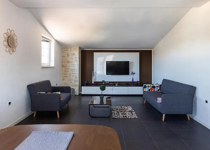 Stylish & Luxury Villa With Pool, Biliard, Extra Pool Heating Available - Wiibuk Villa