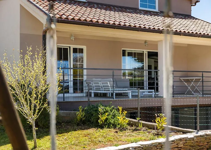 Villa Stylish & Luxury Villa With Pool, Biliard, Extra Pool Heating Available - Wiibuk