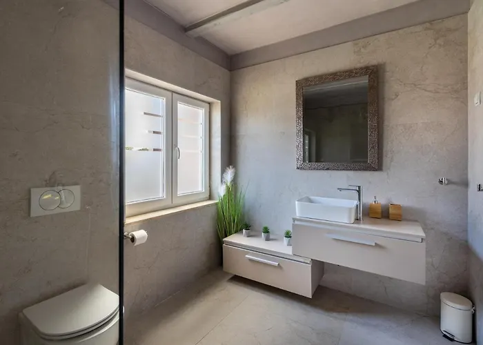 Stylish & Luxury Villa With Pool, Biliard, Extra Pool Heating Available - Wiibuk Pula