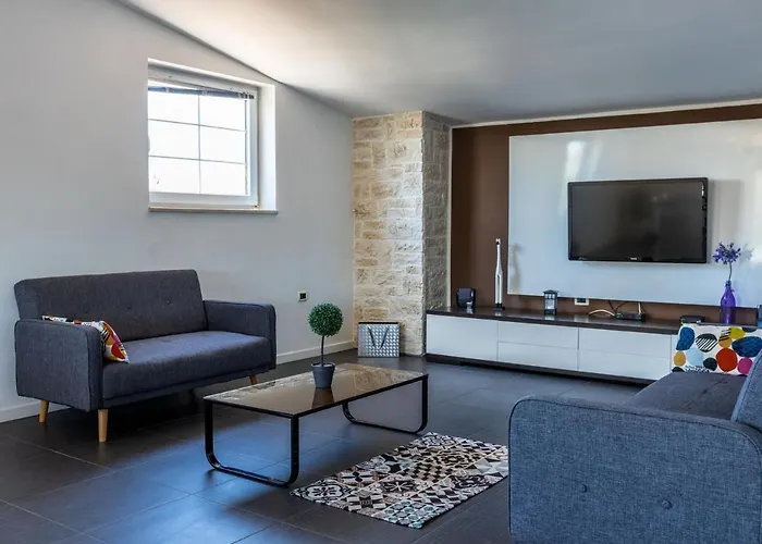 Stylish & Luxury Villa With Pool, Biliard, Extra Pool Heating Available - Wiibuk *