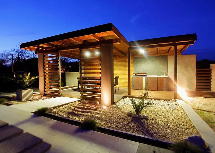 Villa Stylish & Luxury Villa With Pool, Biliard, Extra Pool Heating Available - Wiibuk *