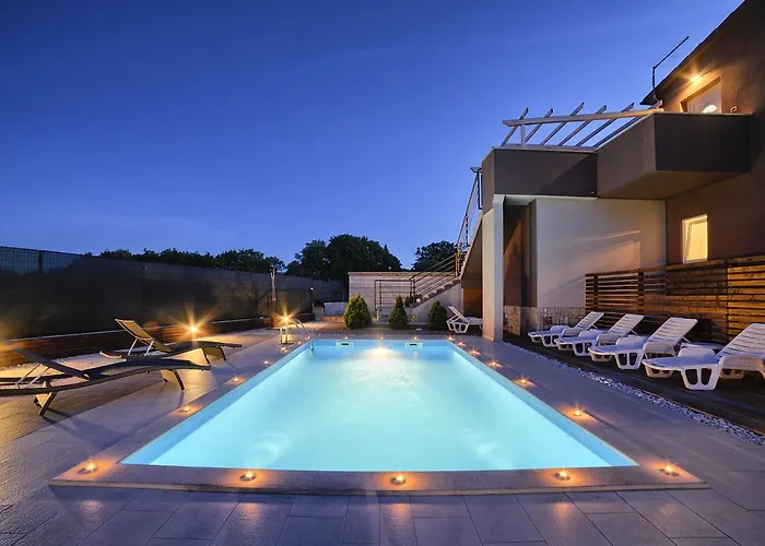 Stylish & Luxury Villa With Pool, Biliard, Extra Pool Heating Available - Wiibuk Villa *