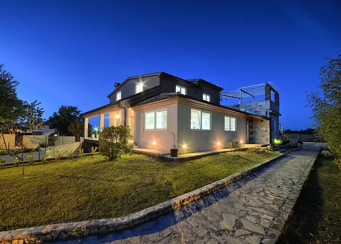 Stylish & Luxury Villa With Pool, Biliard, Extra Pool Heating Available - Wiibuk Villa